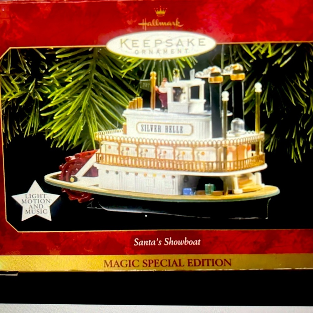 Hallmark Keepsake Orna ‘97 
Santa’s Showboat Edition Light Motion Music